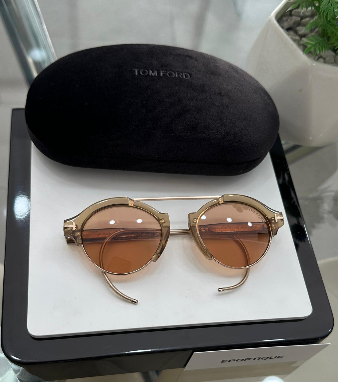 TOM FORD SUN FARRAH TF631 001
